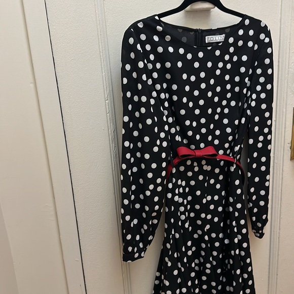 Size 40 (eur) crepe flair dress with ruffle at lower half. - Picture 2 of 3